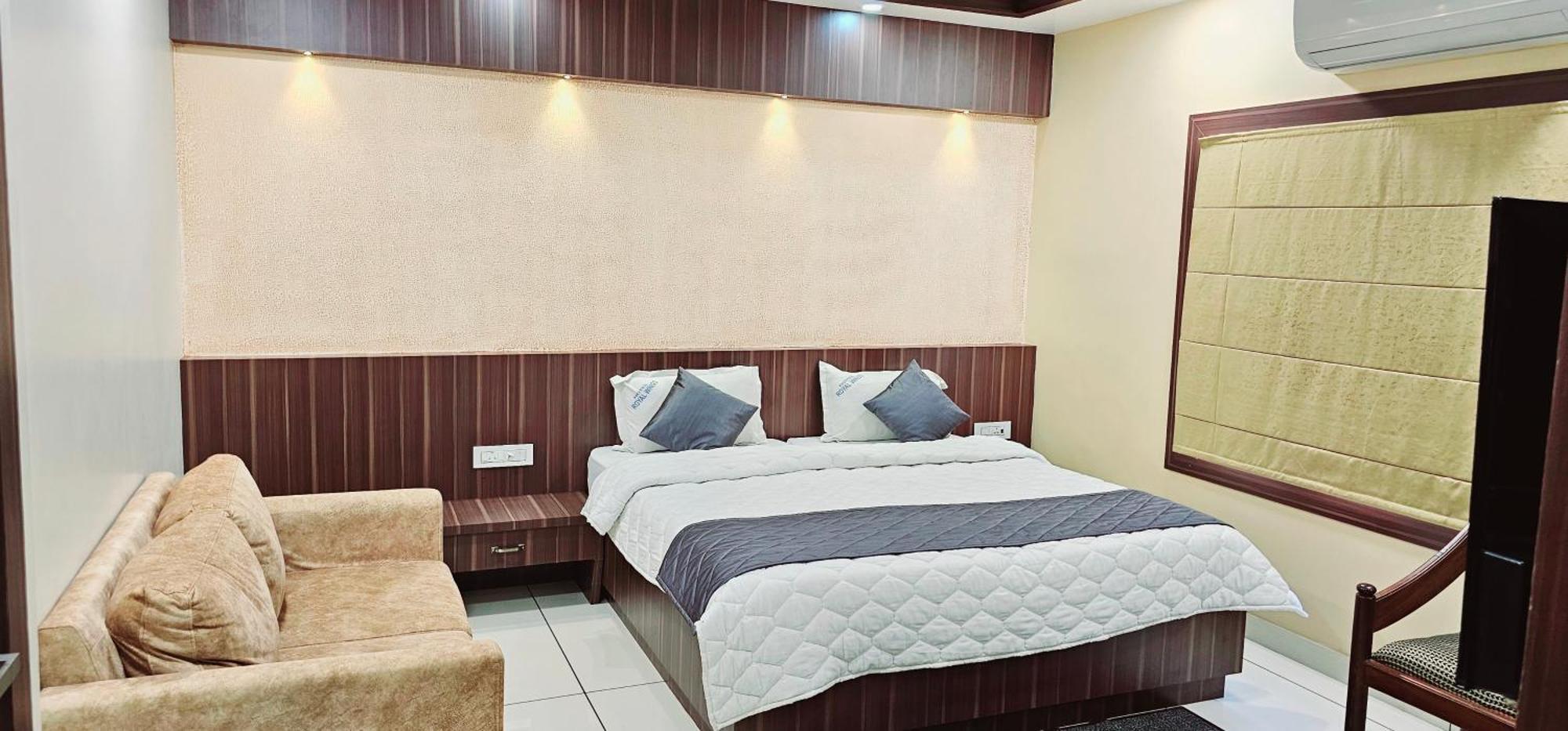 Hotel Royal Wings Elūr المظهر الخارجي الصورة